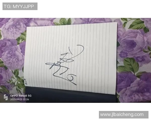 中国足球明星亲笔签名珍藏版高清照片回顾与经典瞬间展示