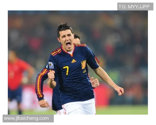 足球巨星风采展现：从天才少年到全球传奇的成长历程